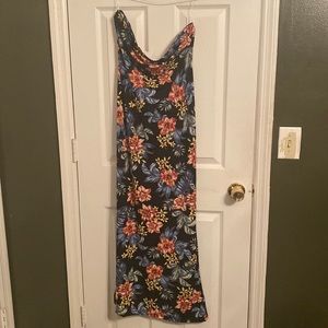 Cute strapless summer dress with peaks boo back